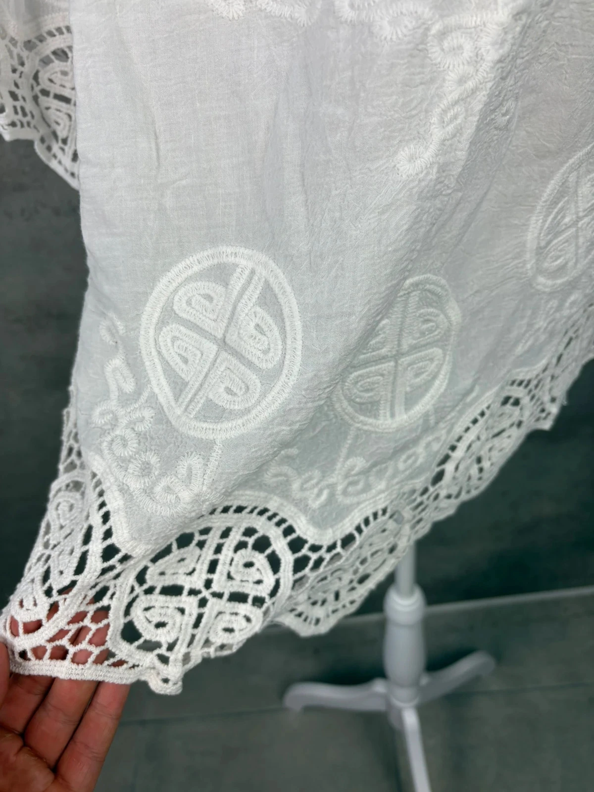 ✿ White blouse with embroidered patterns Size 40/L ✿ – photo 4